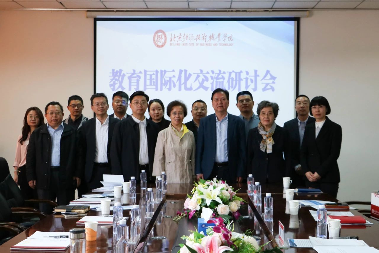 北京市教育国际交流协会会长、北京市教育委员会原副主任黄侃莅校调研指导