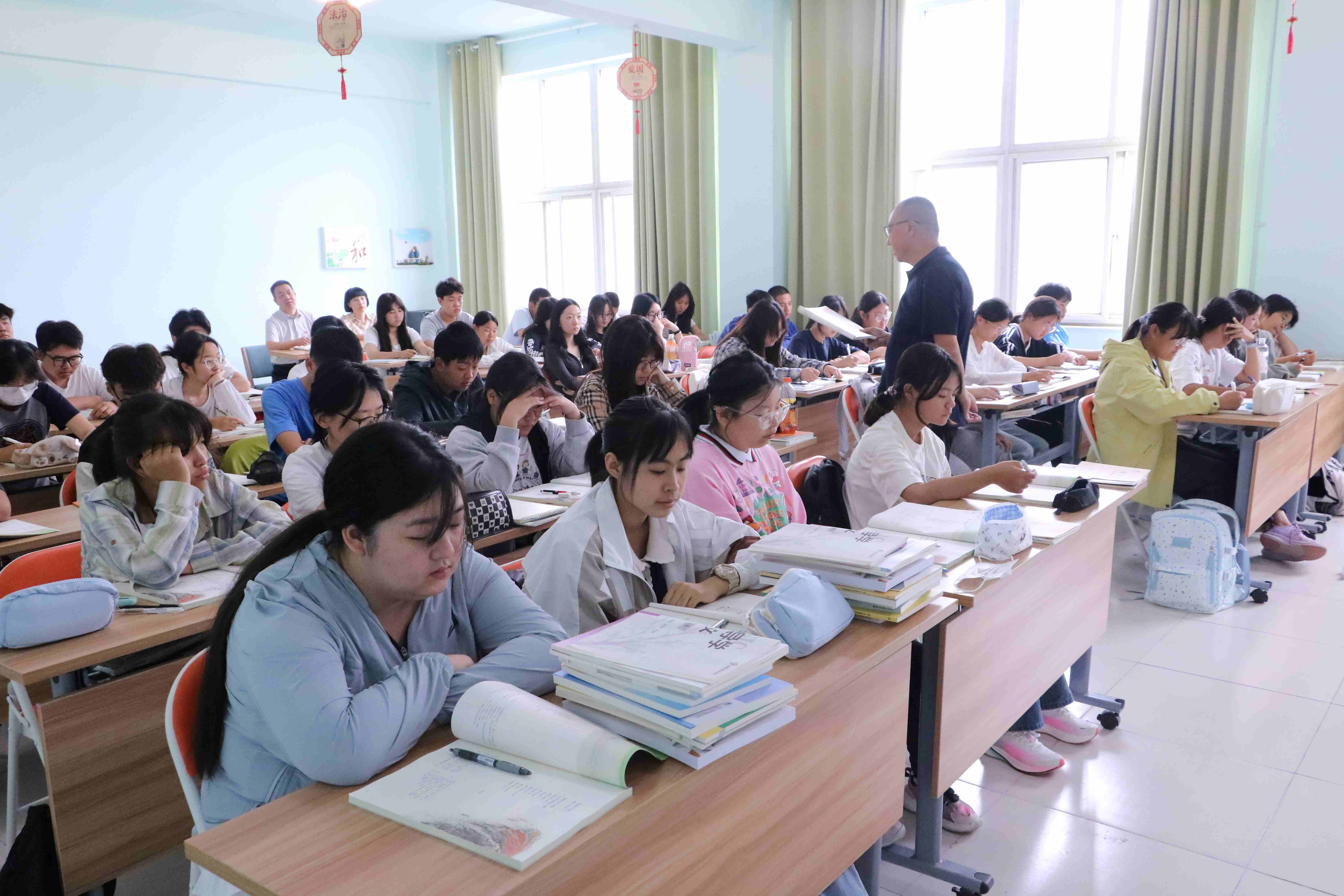 夯实教学根基 助力新秀成长|beat365唯一官方网站开展学期初联合听课活动