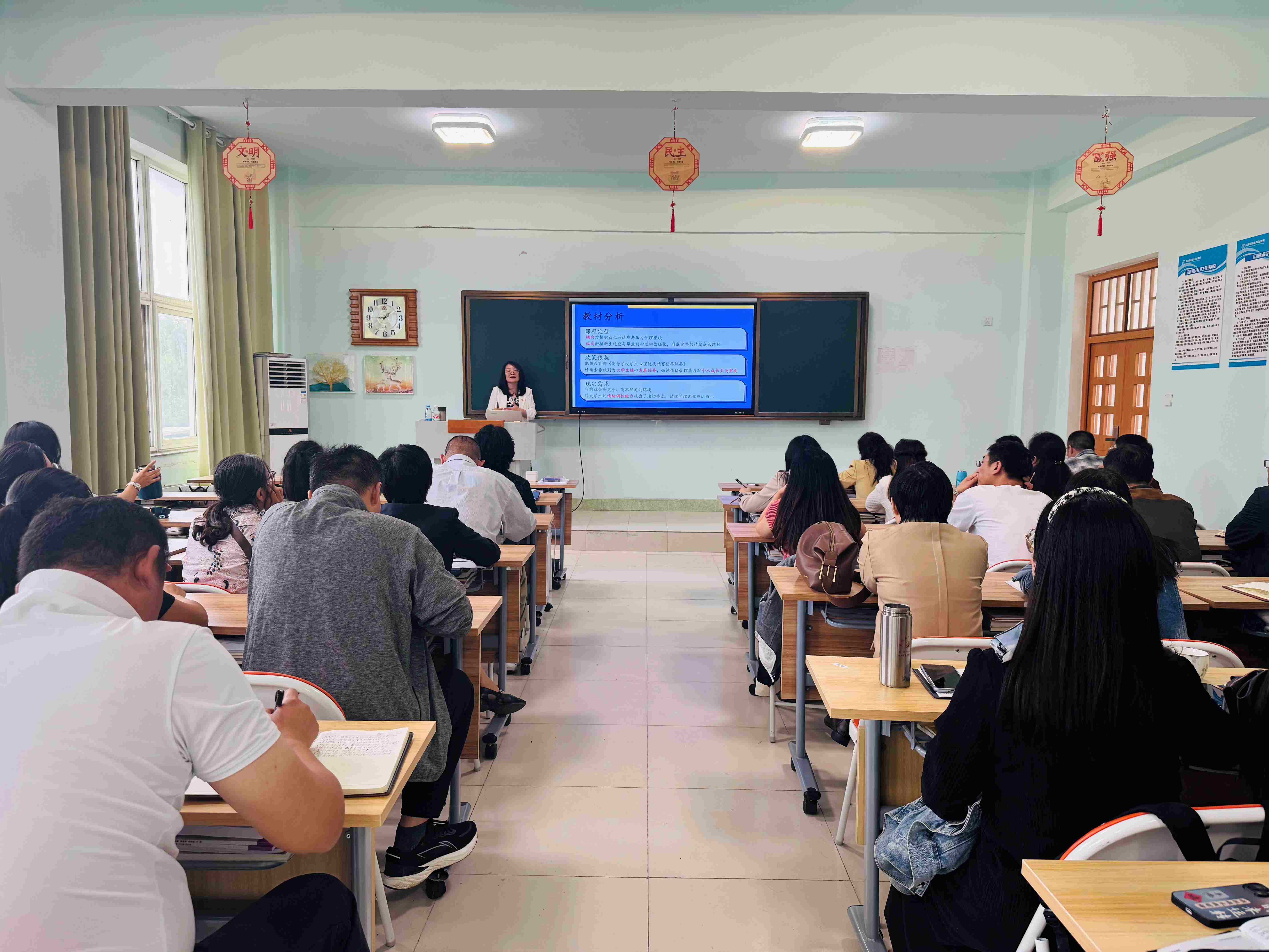 示范引领促成长，砥砺同行共芬芳|beat365唯一官方网站举行优质公开示范课观摩活动